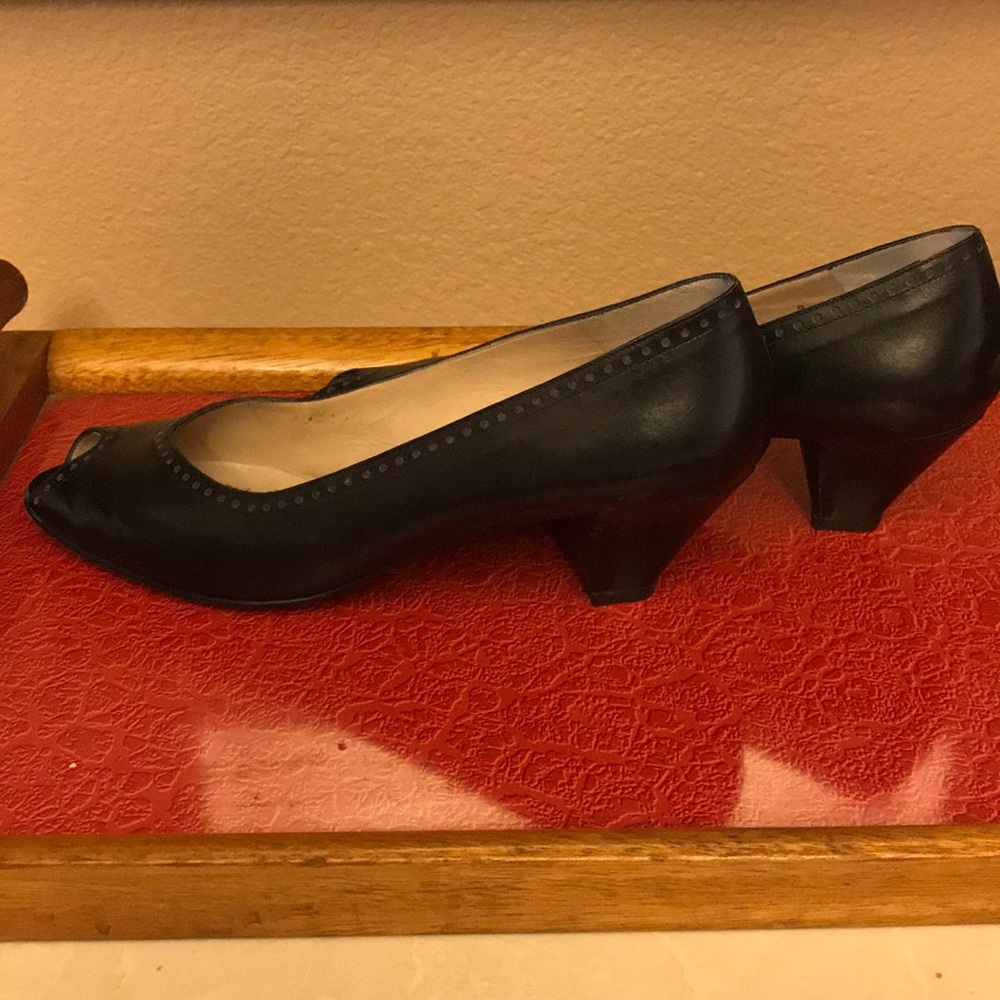 Vintage Bruno Magli peekaboo pump